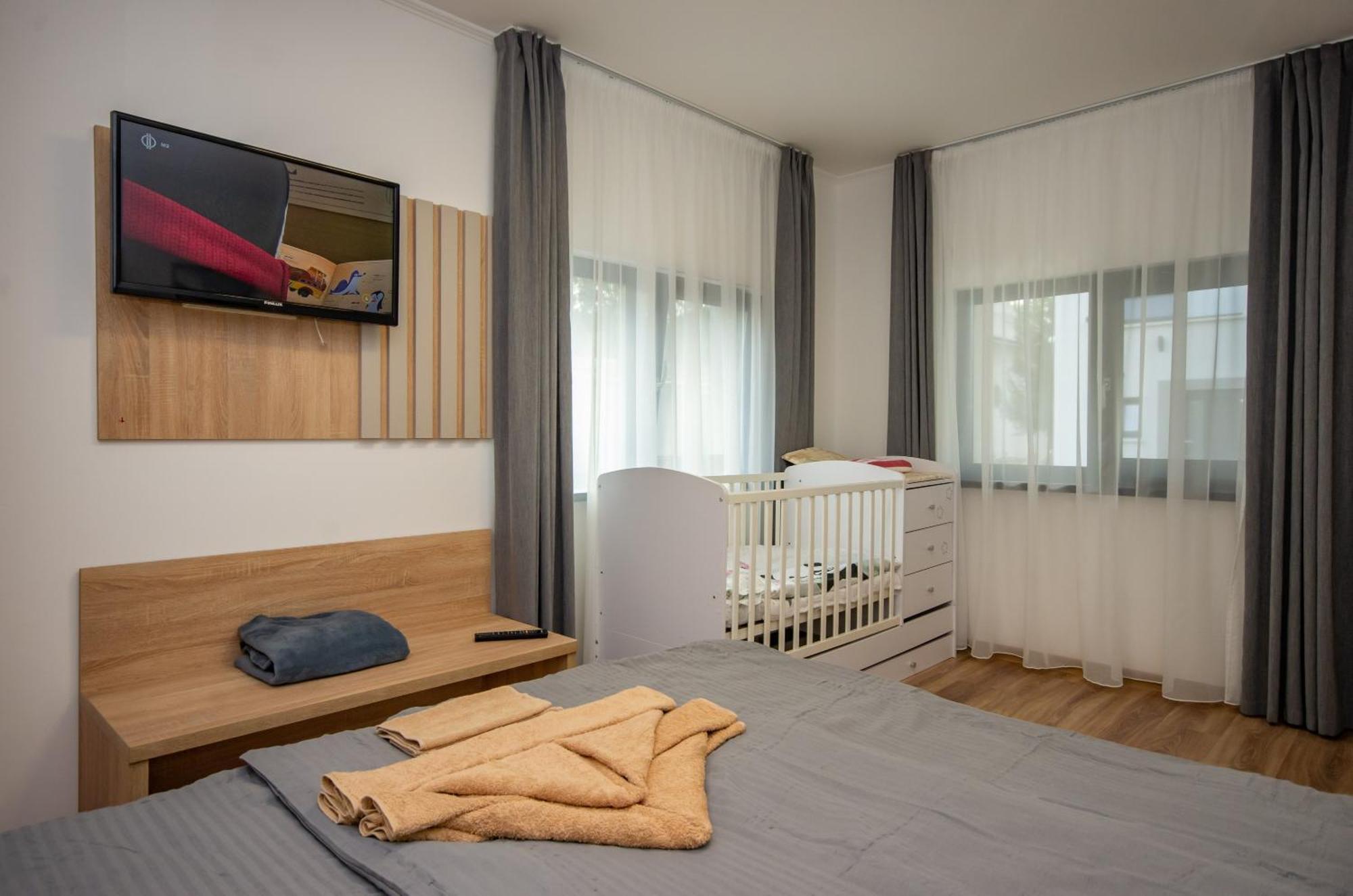 Csaladi Kikoeto Apartman Gyula Kültér fotó