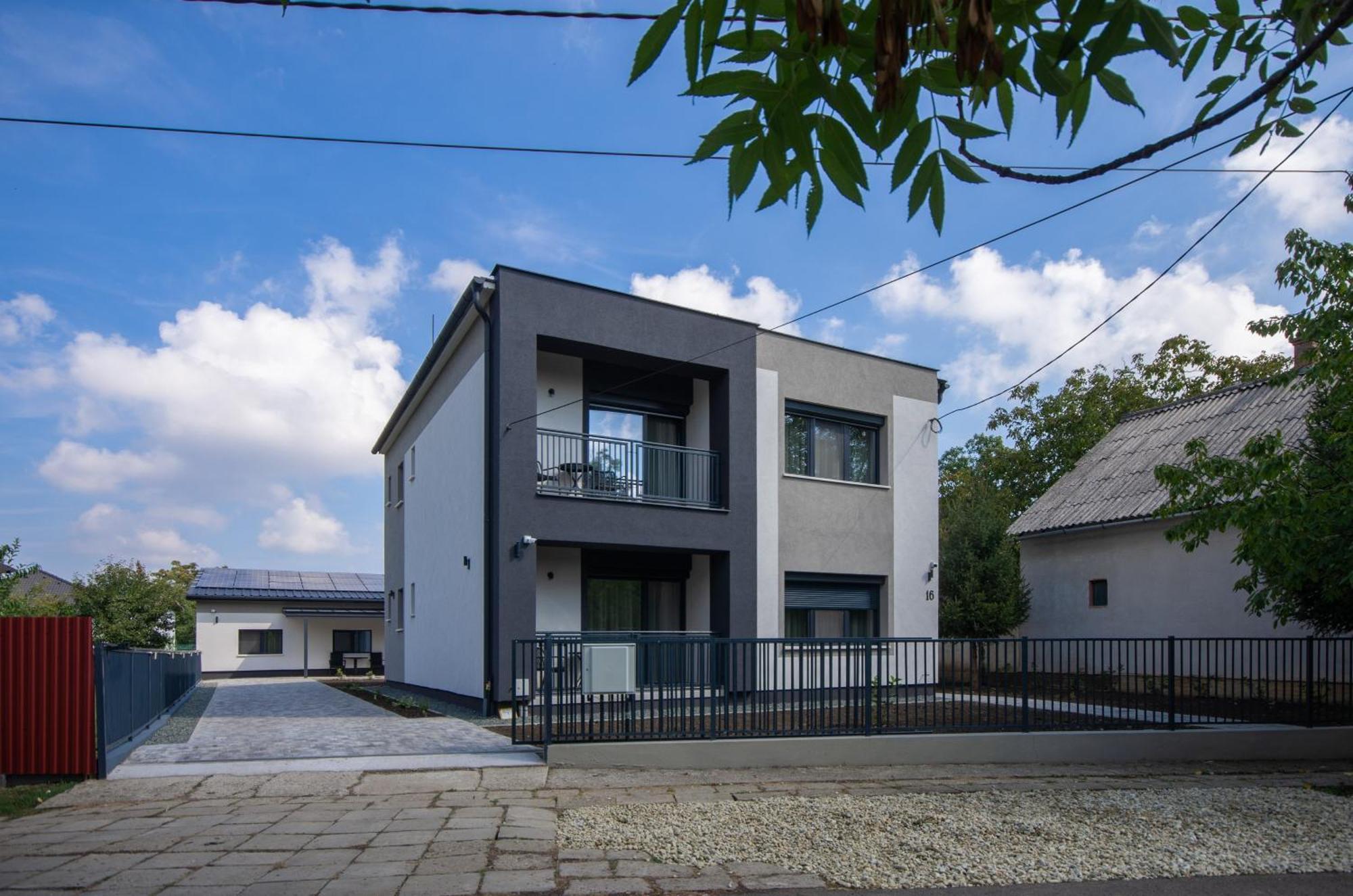 Csaladi Kikoeto Apartman Gyula Kültér fotó