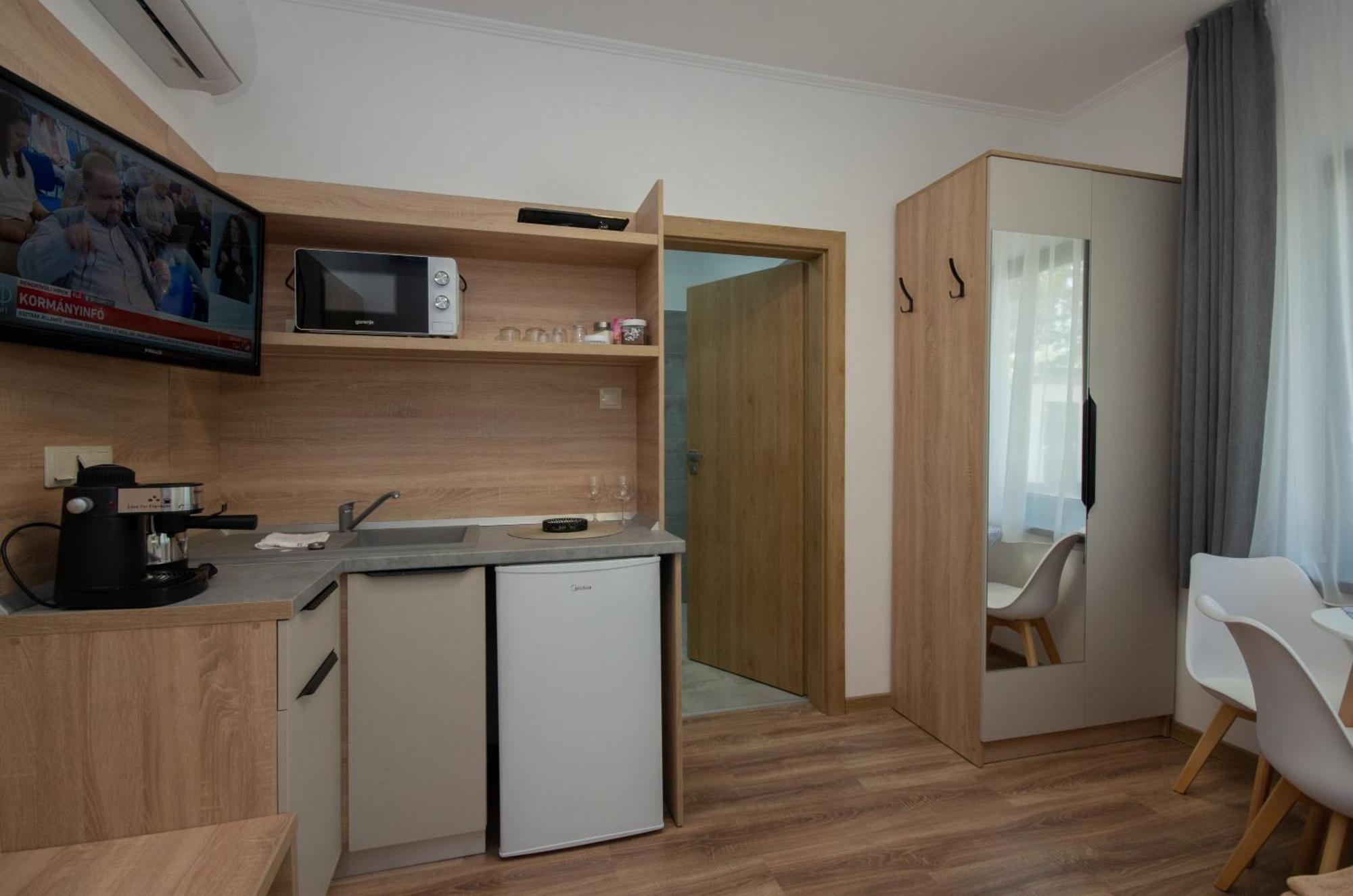Csaladi Kikoeto Apartman Gyula Kültér fotó