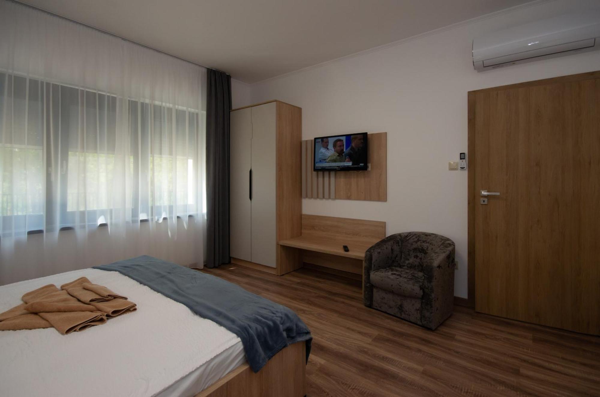 Csaladi Kikoeto Apartman Gyula Kültér fotó