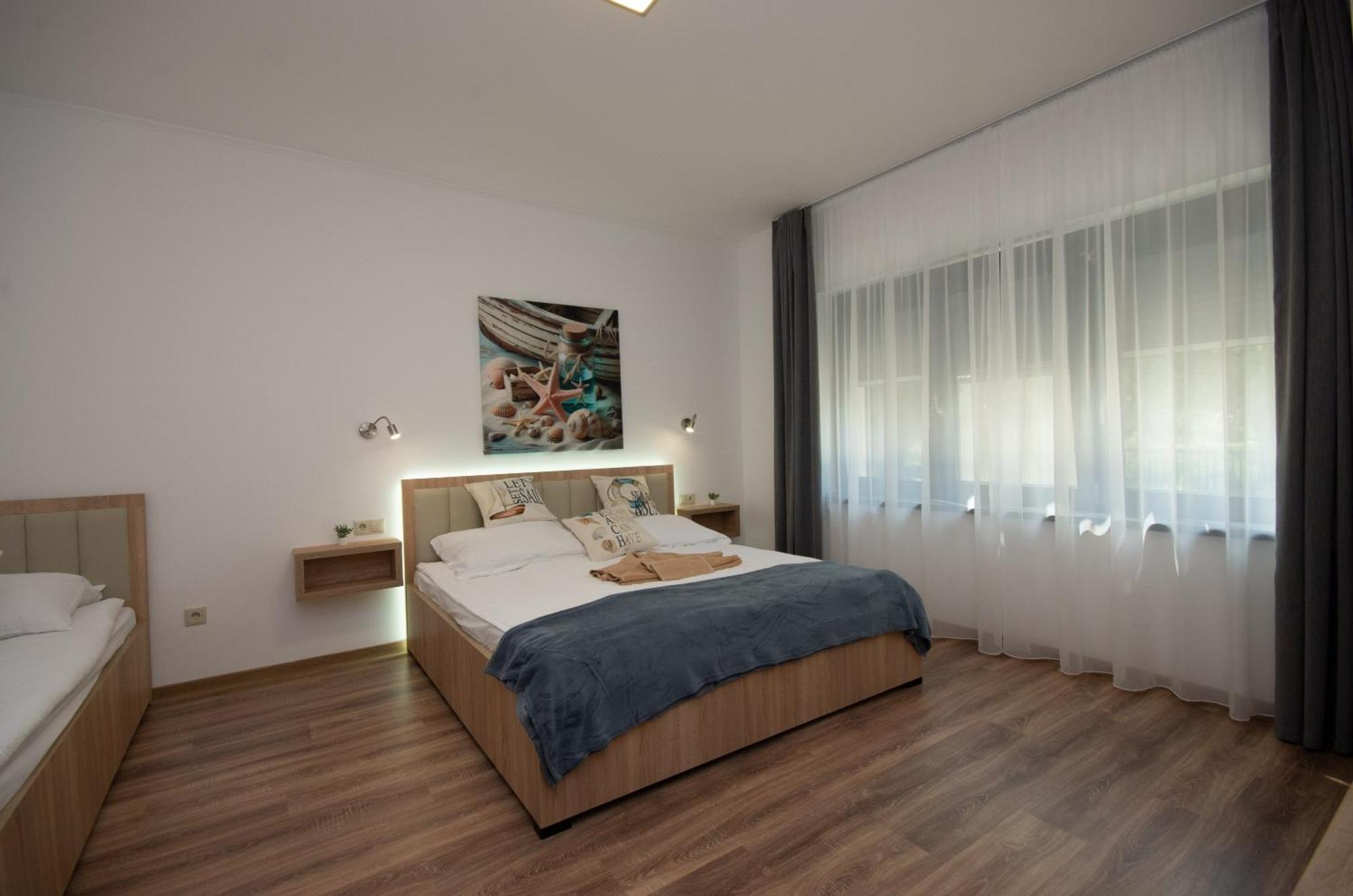 Csaladi Kikoeto Apartman Gyula Kültér fotó